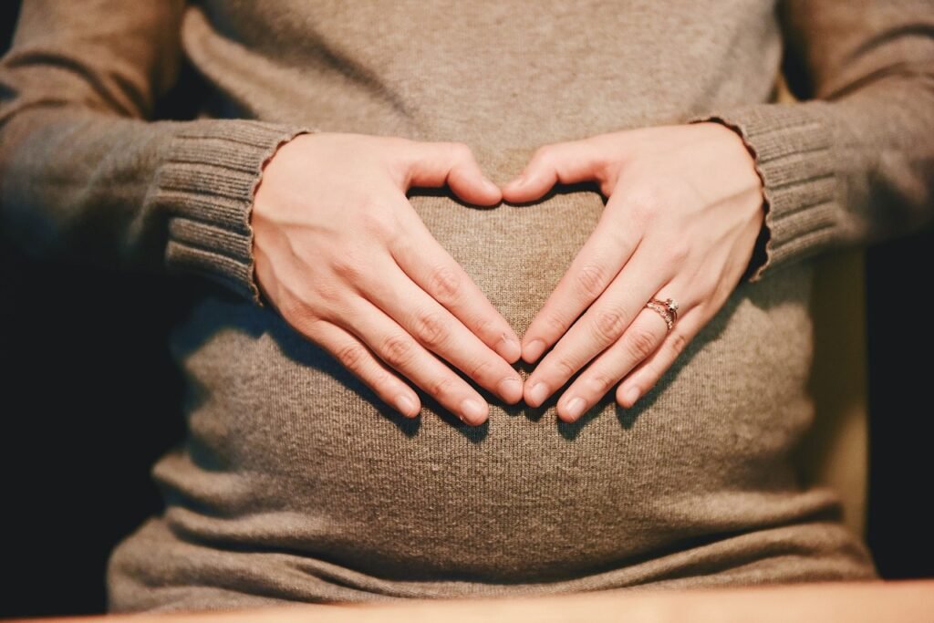 Como lidar com os desafios da maternidade: relatos pessoais de mães de primeira viagem Como lidar com os desafios da maternidade: relatos pessoais de mães de primeira viagem