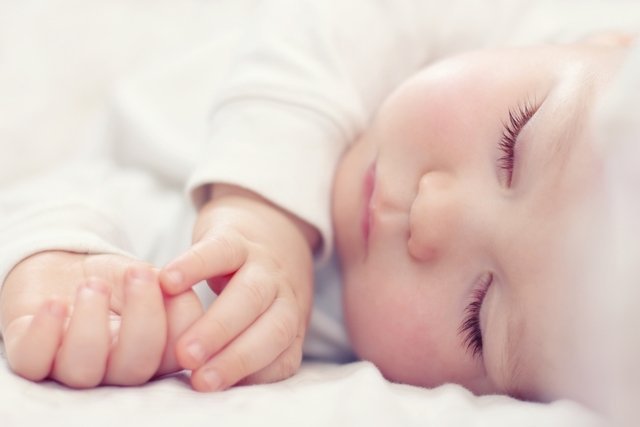 Dicas para fazer o bebê dormir a noite toda