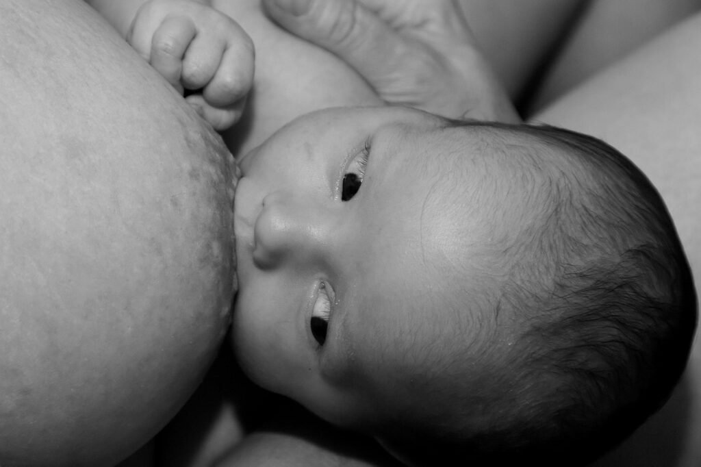 Por que o Bebê Recusa o Peito? Motivos Comuns e Soluções